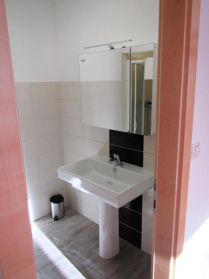 Pod Orehi Bed & Breakfast Postojna Eksteriør bilde